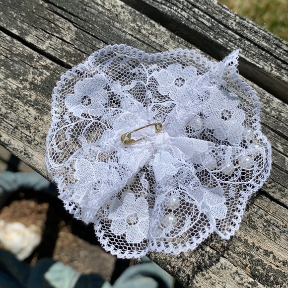 Lace and Pearls Pin - Picture 3 of 4